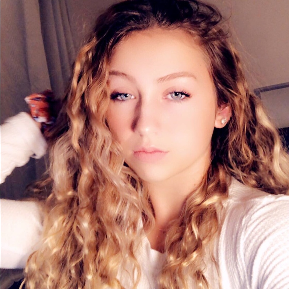 Meet your Posher, Kenzie